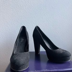 Candie’s Black Pumps